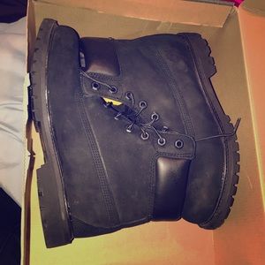 BLACK TIMBERLANDS